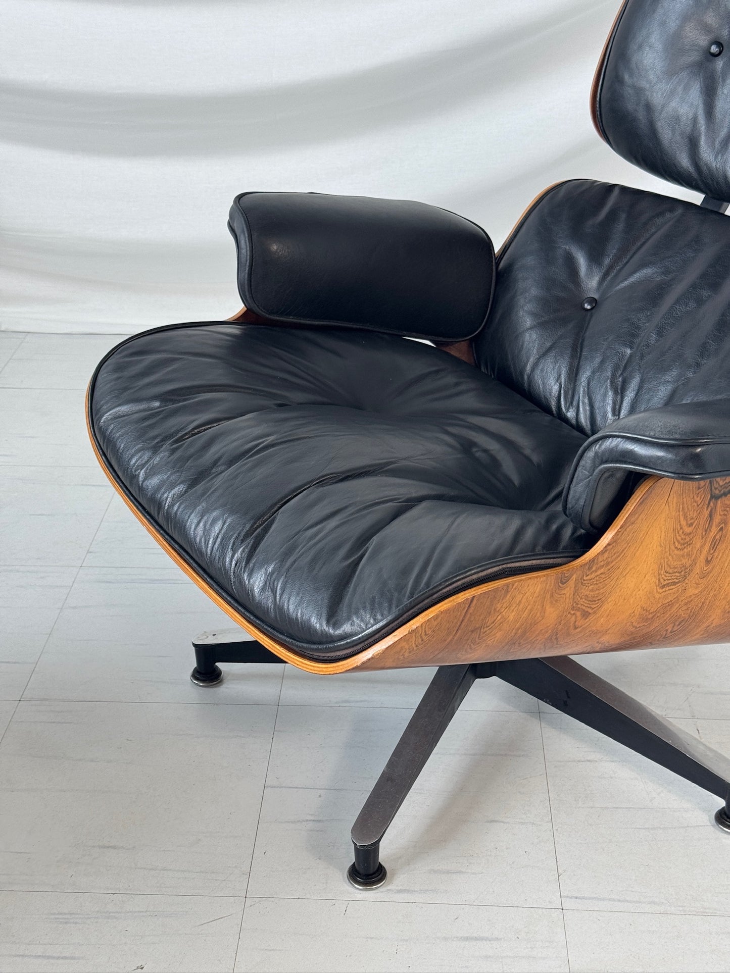 Herman Miller Eames Lounge Chair & Ottoman in Rosewood and Black Leather – USA, 1960s