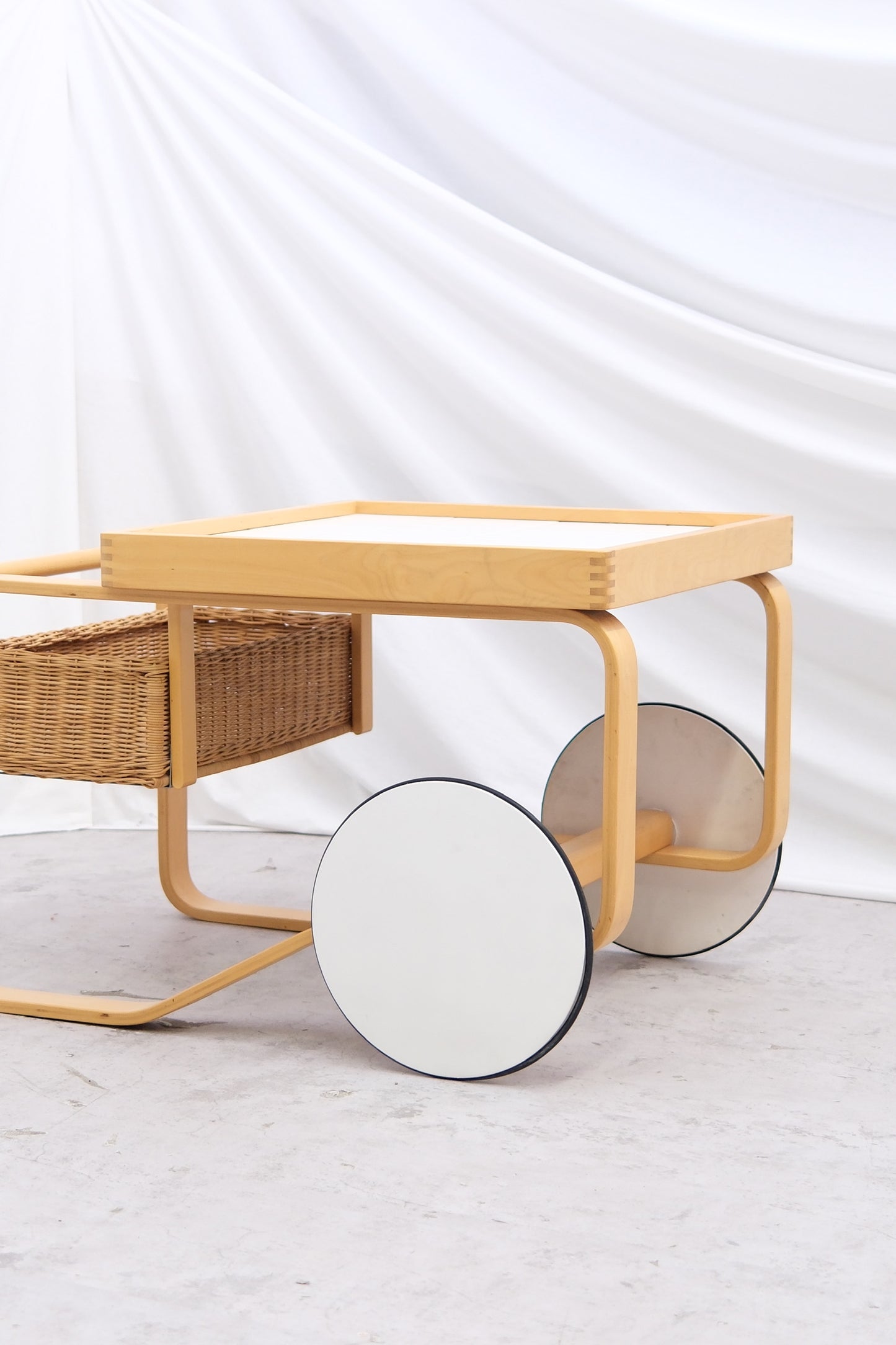 Alvar Aalto Artek 900 Serving Trolley - White