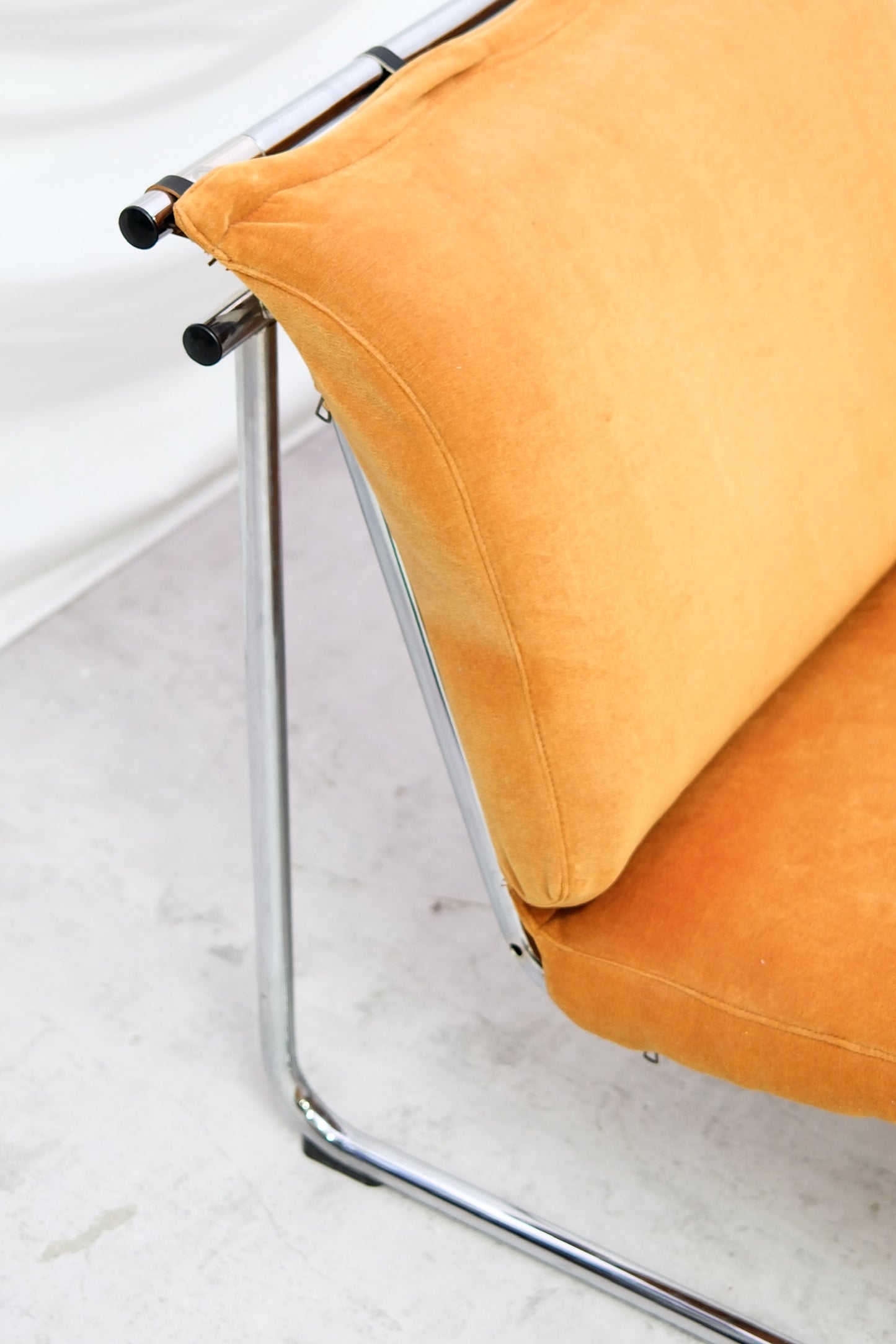 Yrjö Kukkapuro Remmi lounge chairs - Orange Velvet (2 available)