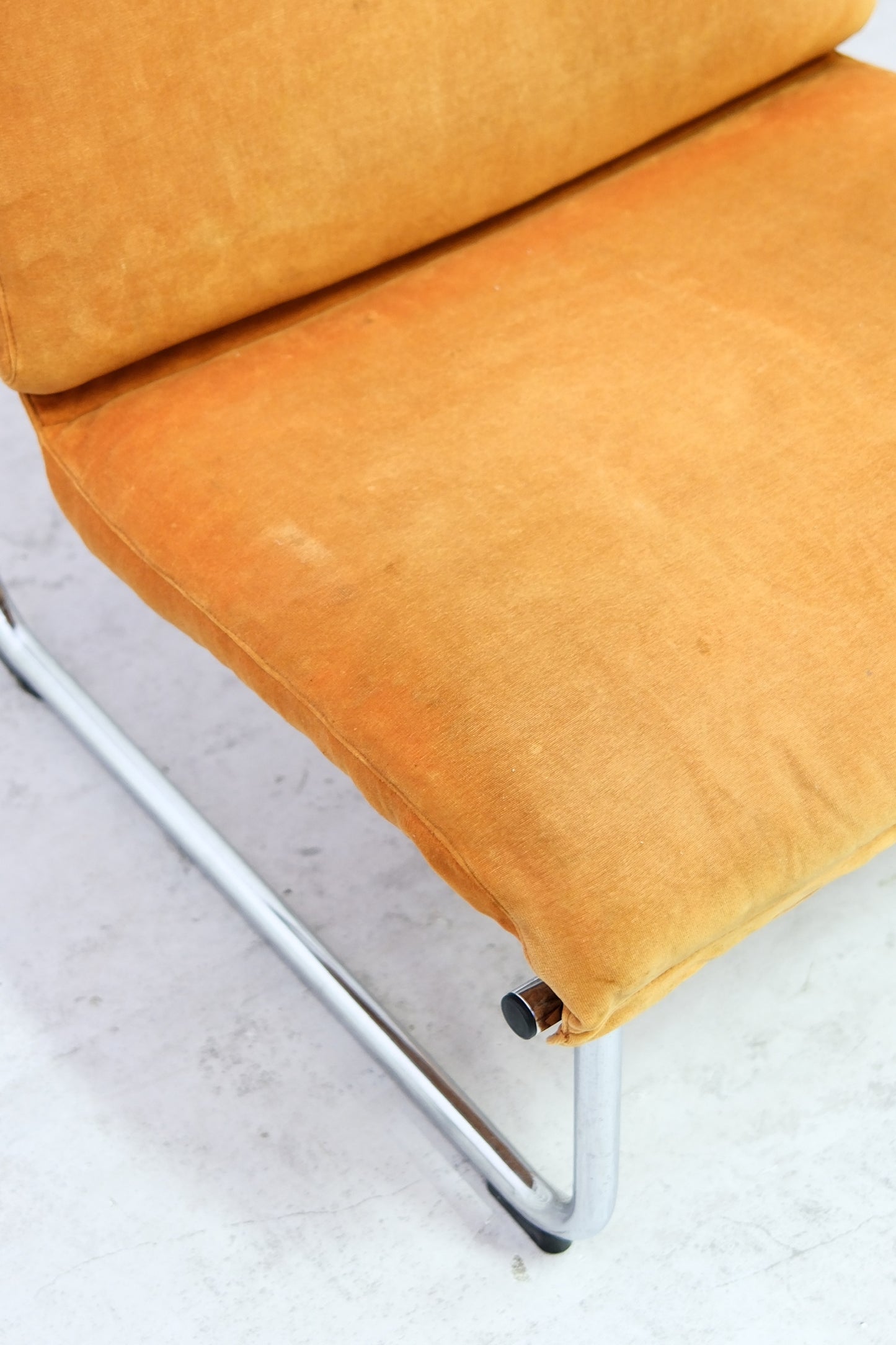 Yrjö Kukkapuro Remmi lounge chairs - Orange Velvet (2 available)