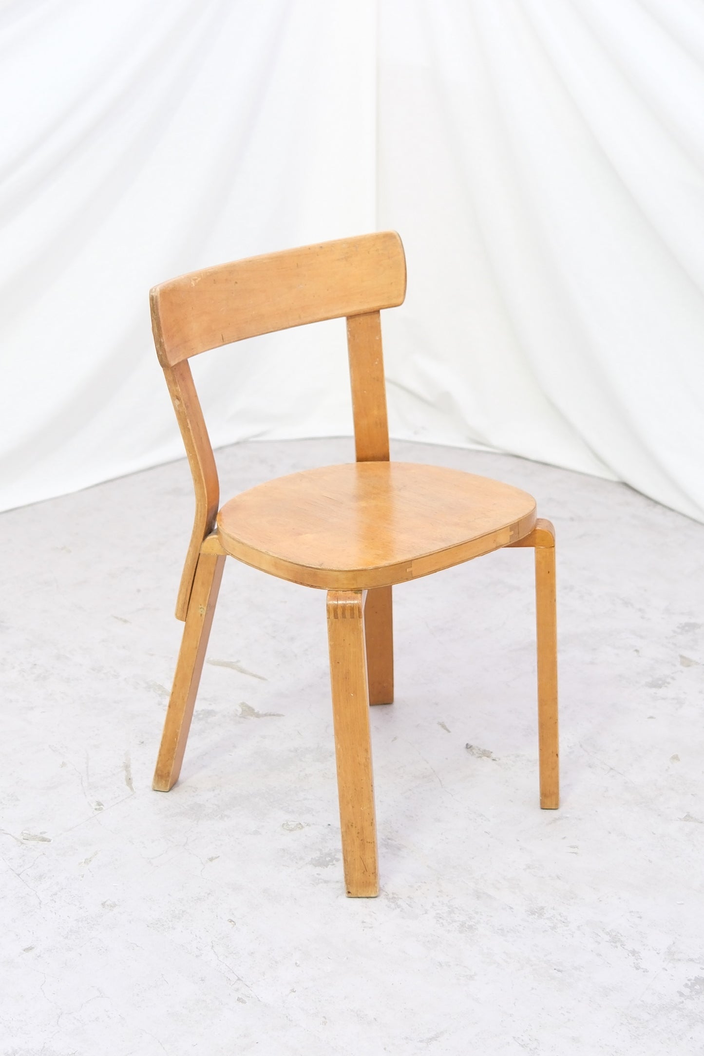 Alvar Aalto Artek 69 'Warleg' Chair