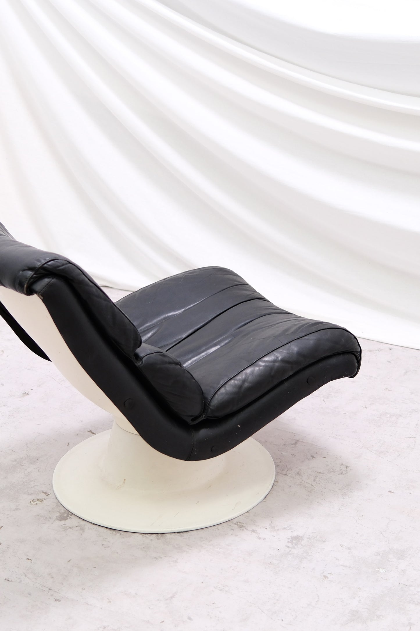 Yrjö Kukkapuro Saturnus Armchair - Black Leather (2 available)