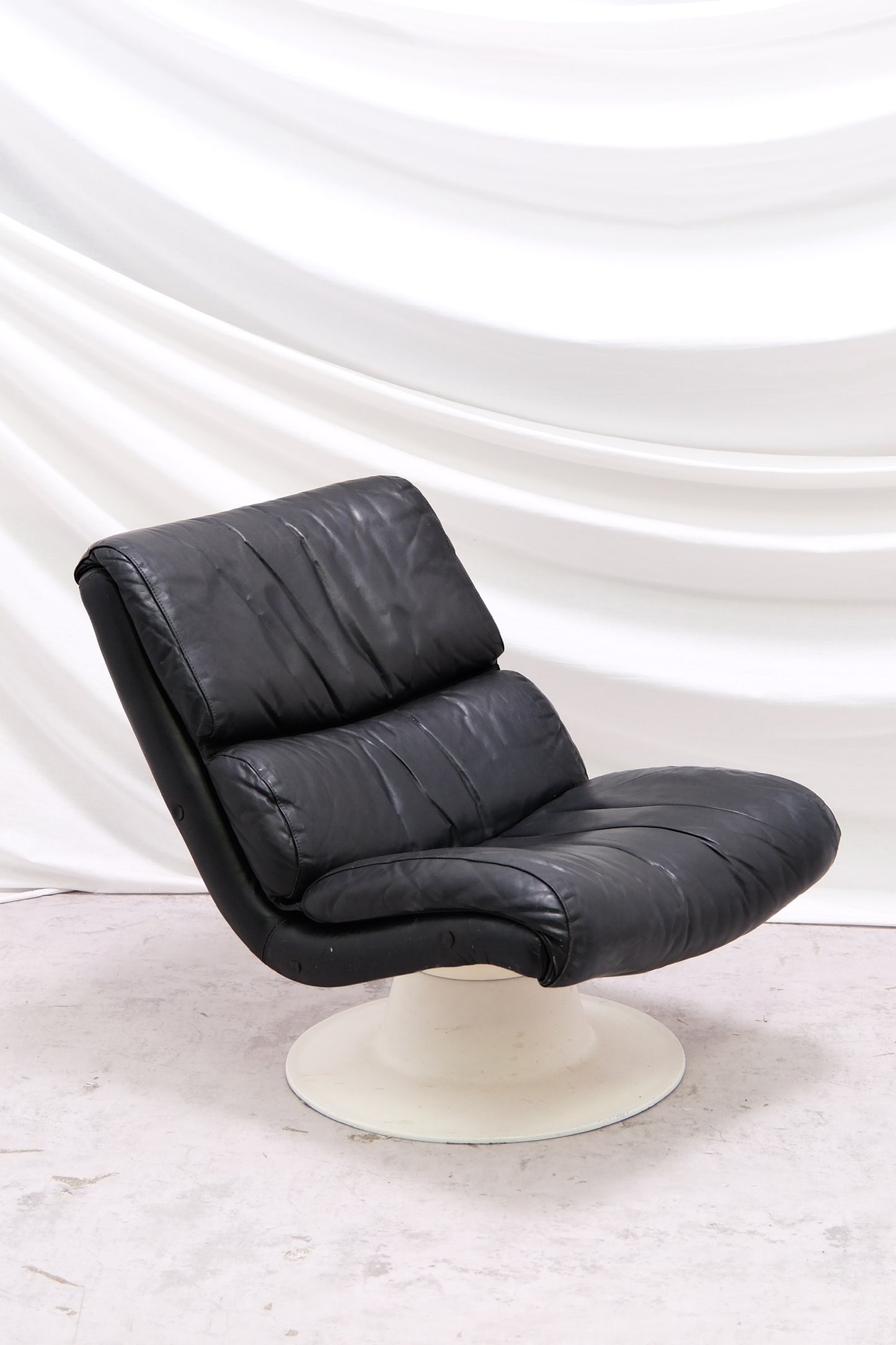 Yrjö Kukkapuro Saturnus Armchair - Black Leather (2 available)