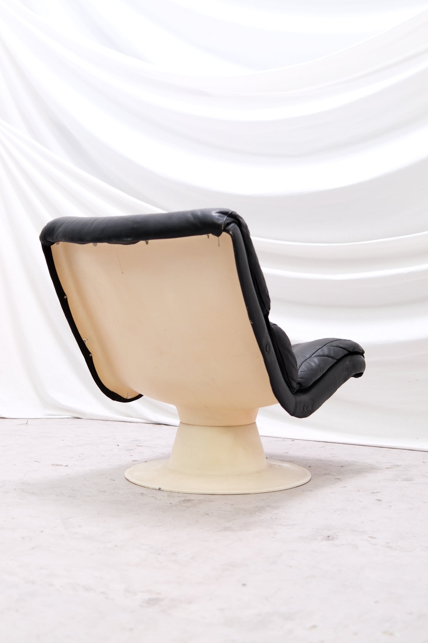 Yrjö Kukkapuro Saturnus Armchair - Black Leather (2 available)