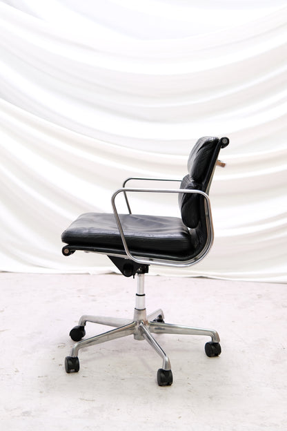 EA217 Soft Pad Chair by Charles & Ray Eames For ICF Italy