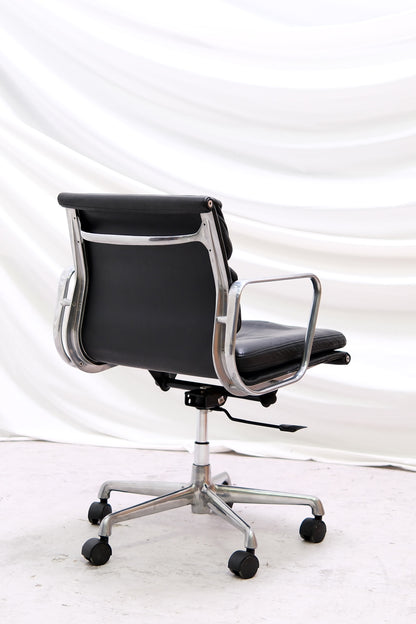 EA217 Soft Pad Chair by Charles & Ray Eames For ICF Italy