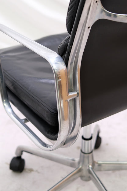 EA217 Soft Pad Chair by Charles & Ray Eames For ICF Italy