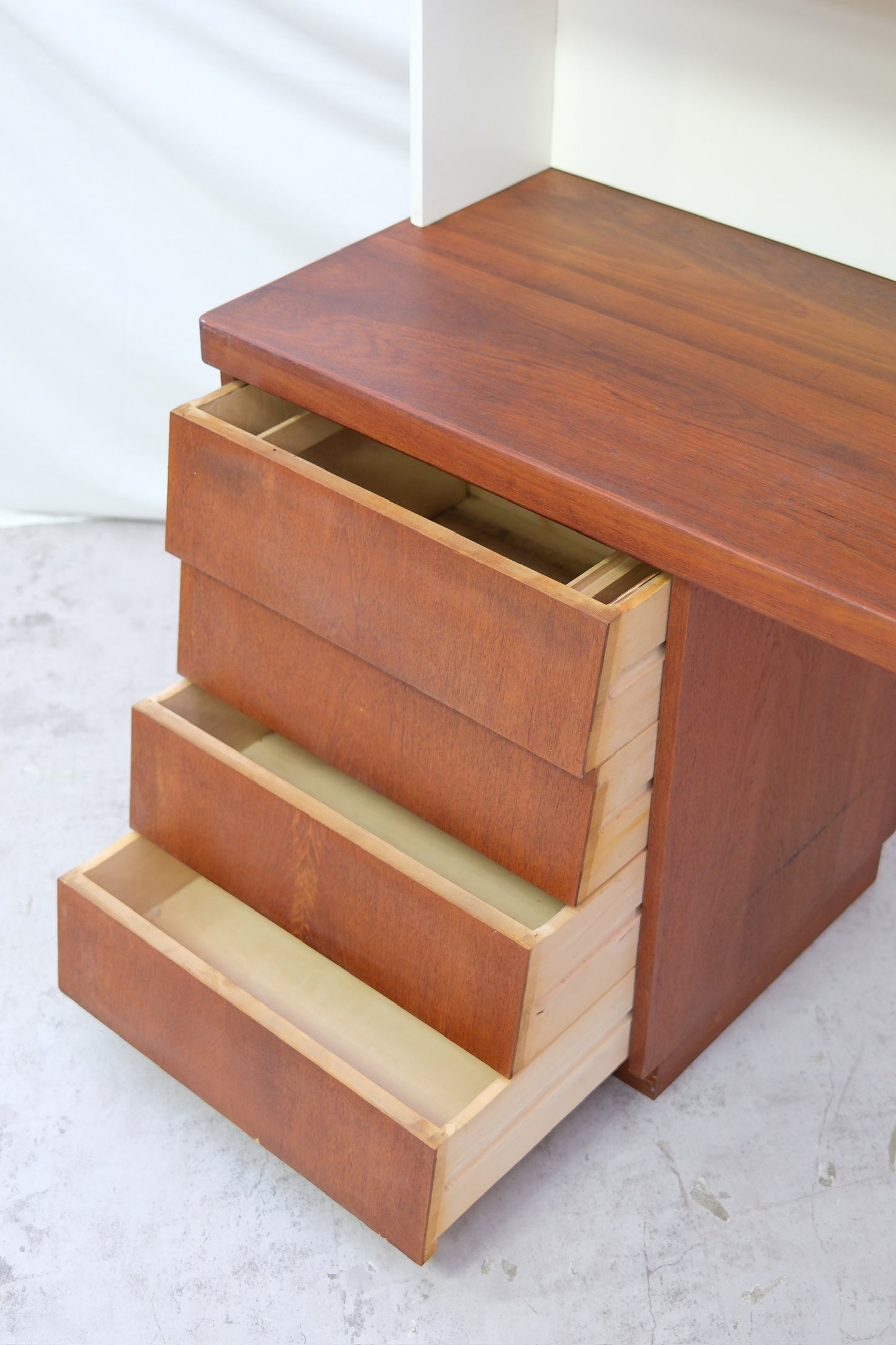 Välipala shelf by Hiort af Ornäs