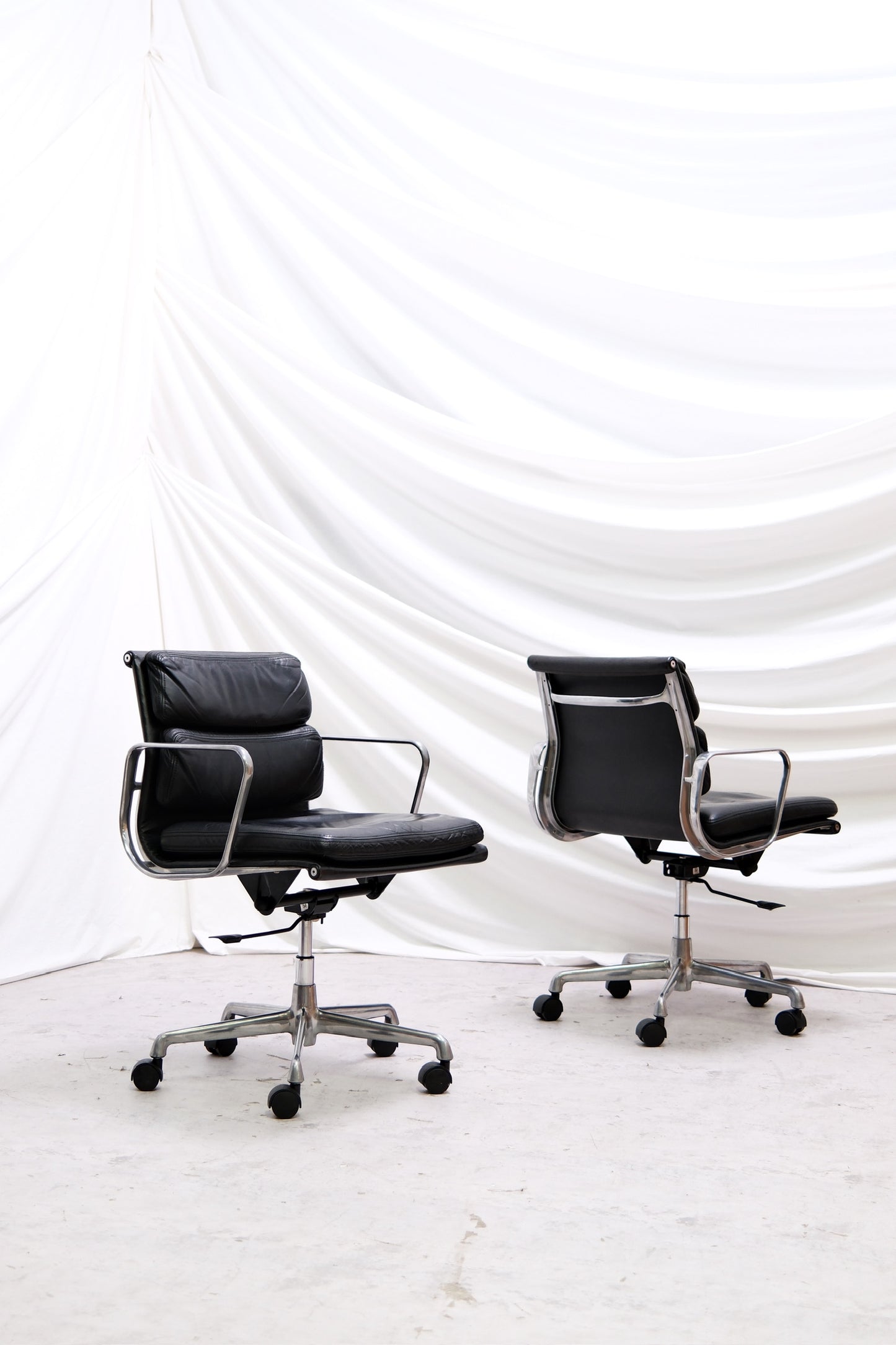 EA217 Soft Pad Chair by Charles & Ray Eames For ICF Italy