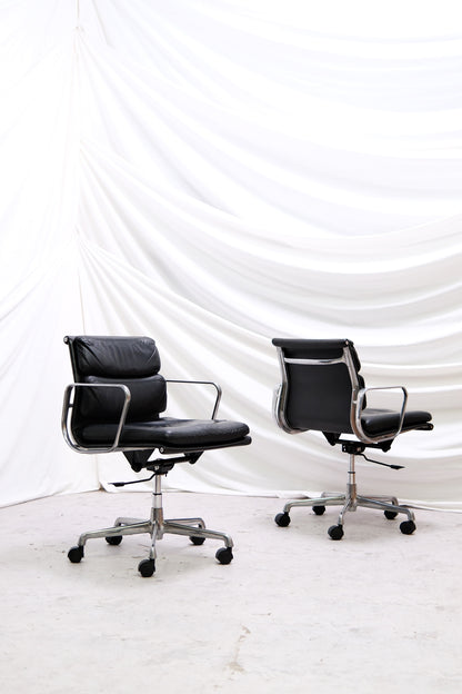 EA217 Soft Pad Chair by Charles & Ray Eames For ICF Italy