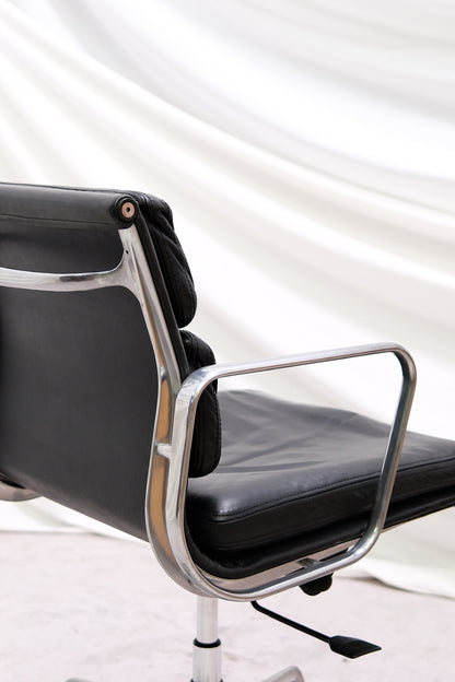 EA217 Soft Pad Chair by Charles & Ray Eames For ICF Italy