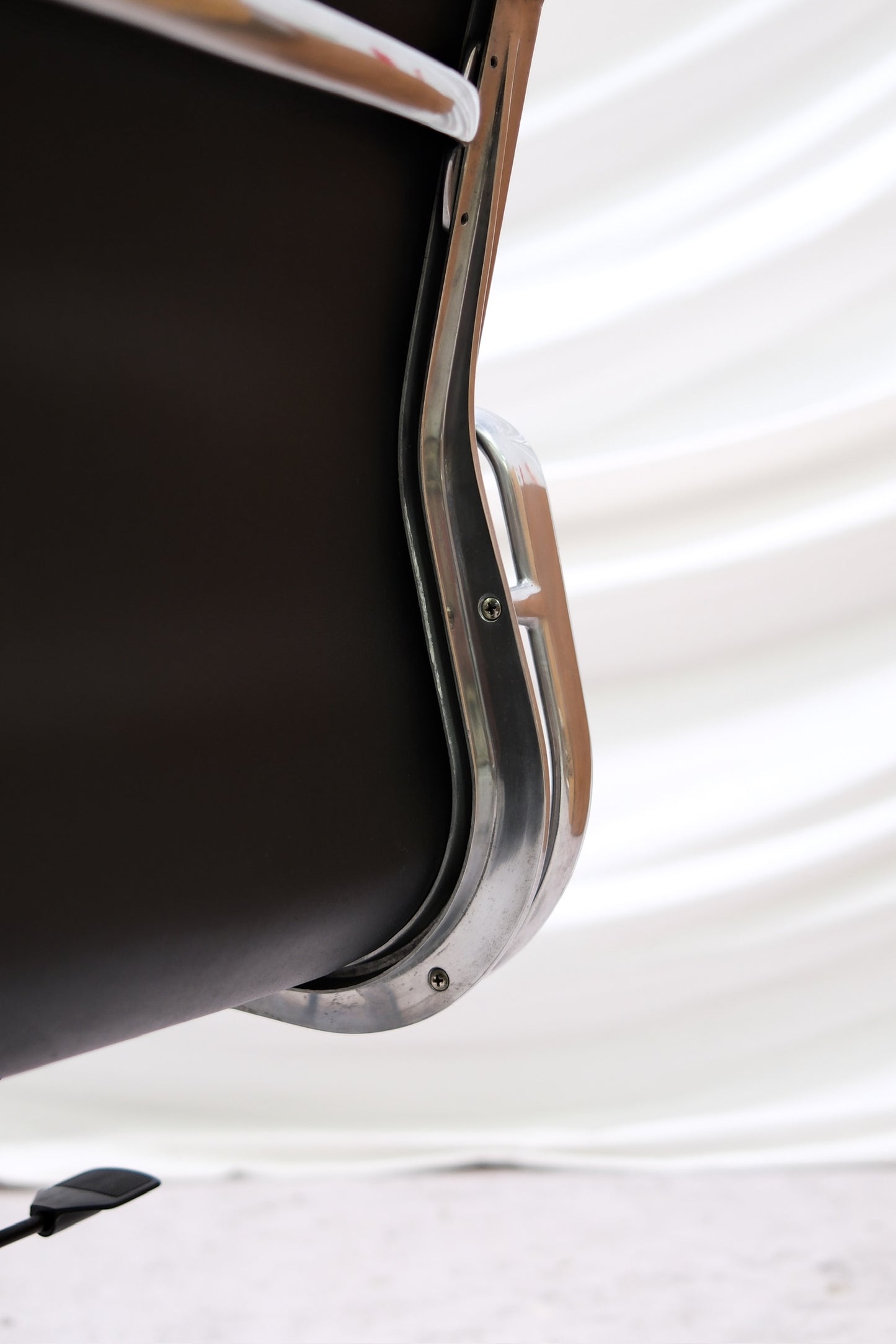 EA217 Soft Pad Chair by Charles & Ray Eames For ICF Italy