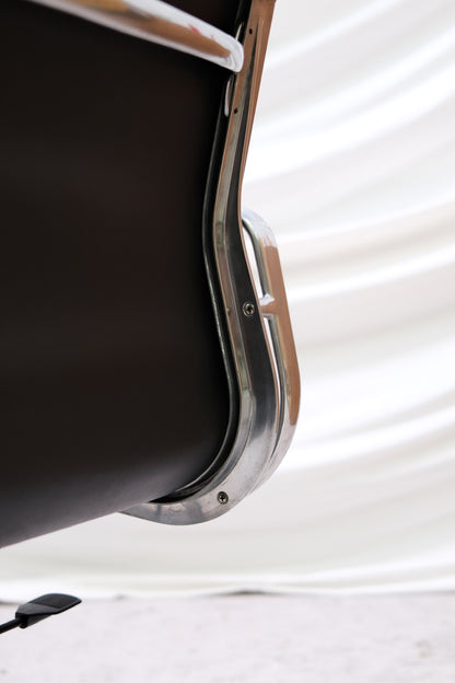 EA217 Soft Pad Chair by Charles & Ray Eames For ICF Italy