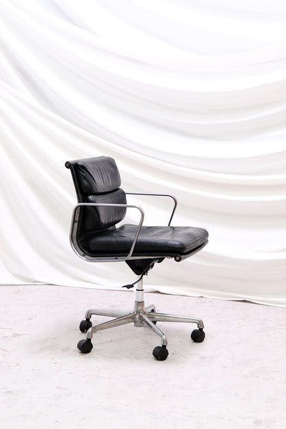 EA217 Soft Pad Chair by Charles & Ray Eames For ICF Italy