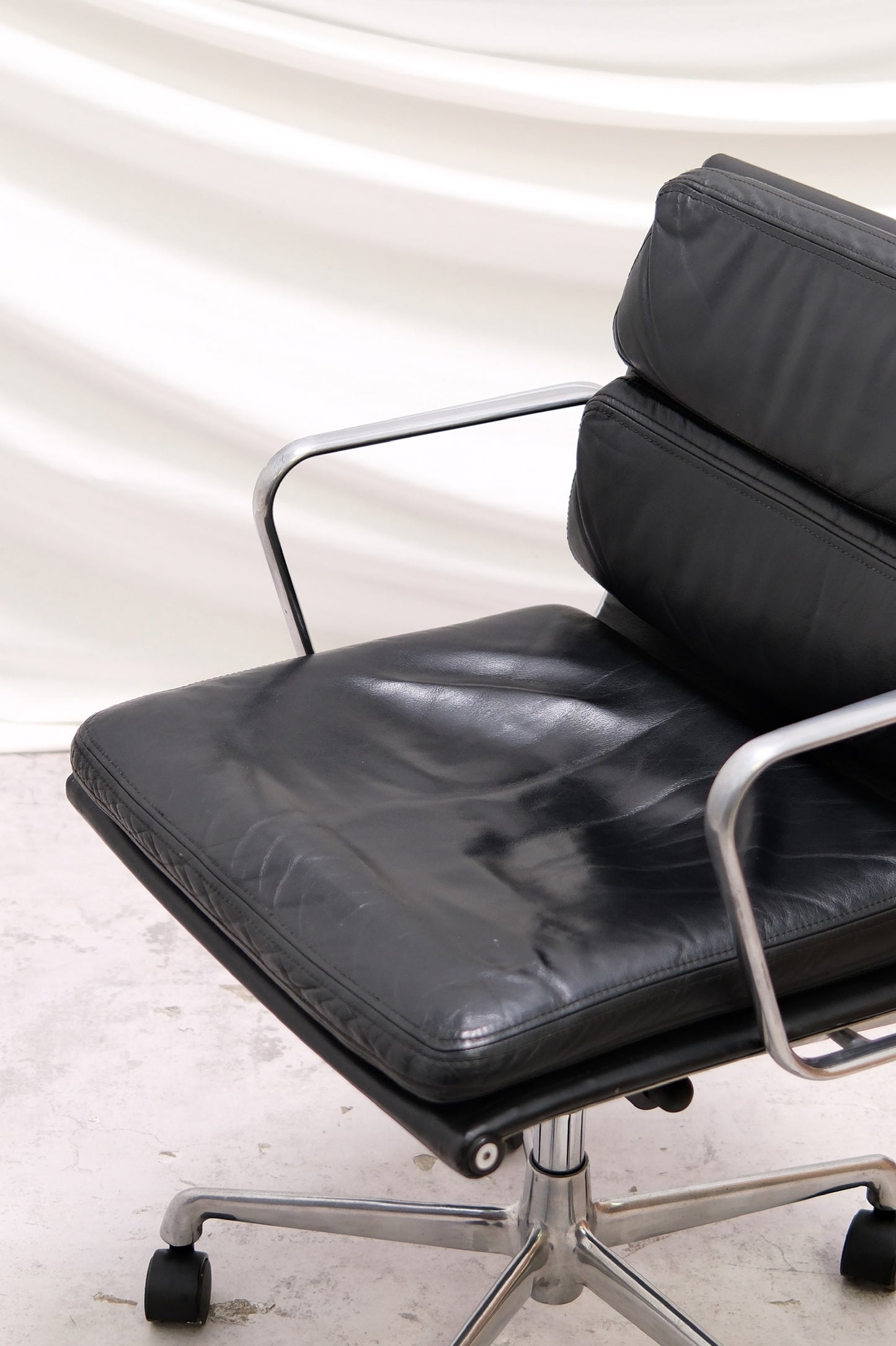 EA217 Soft Pad Chair by Charles & Ray Eames For ICF Italy