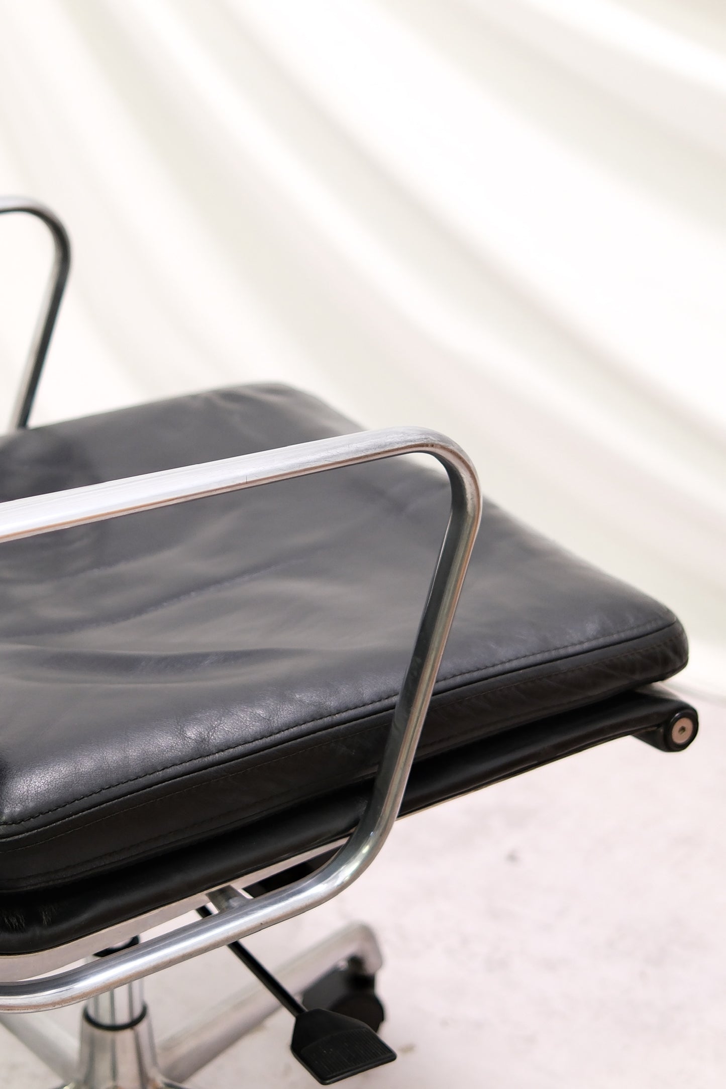 EA217 Soft Pad Chair by Charles & Ray Eames For ICF Italy