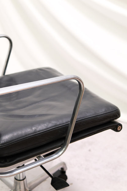 EA217 Soft Pad Chair by Charles & Ray Eames For ICF Italy