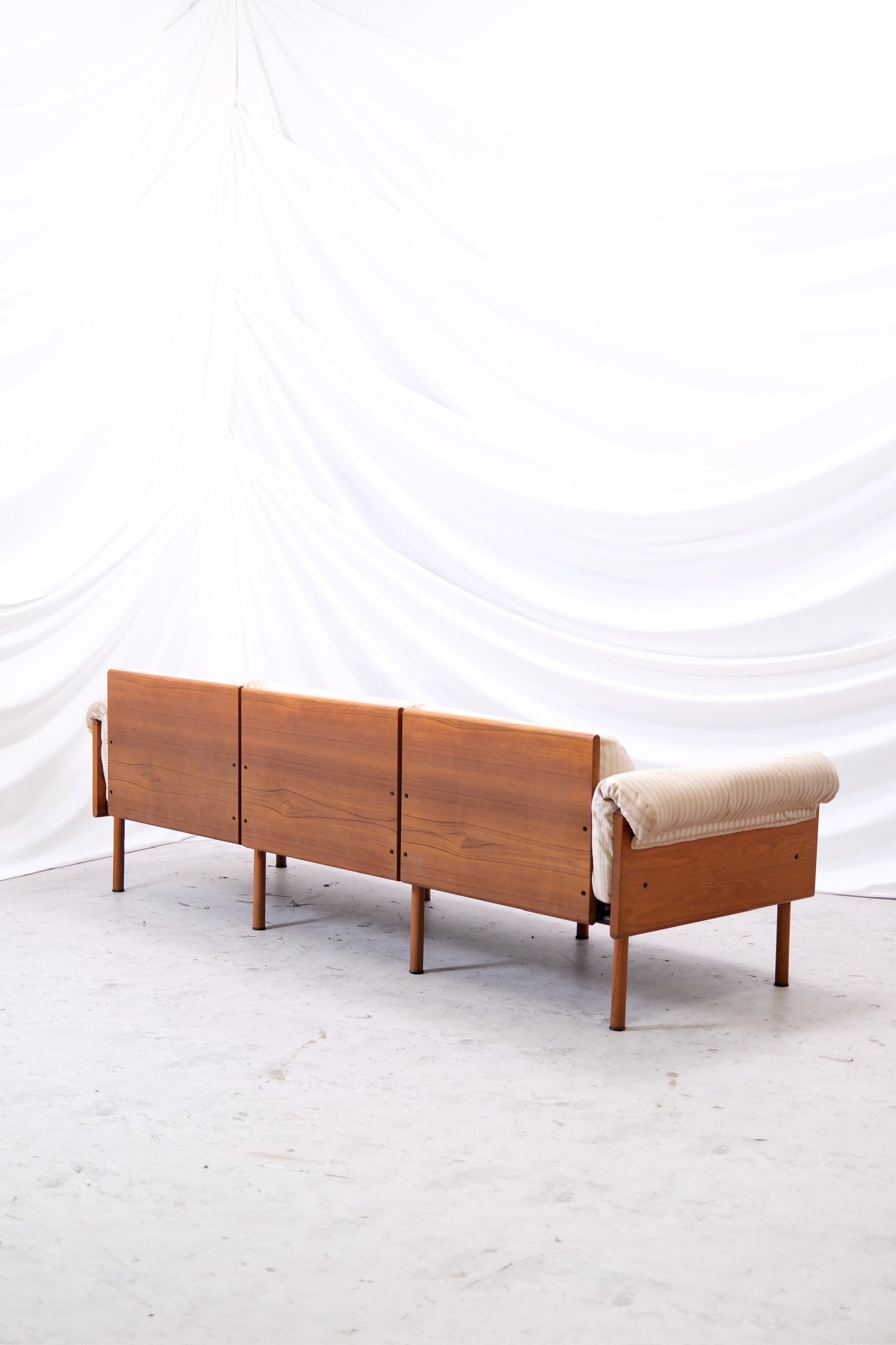 Yrjö Kukkapuro Ateljee 3-Seater Sofa - Teak & Velvet