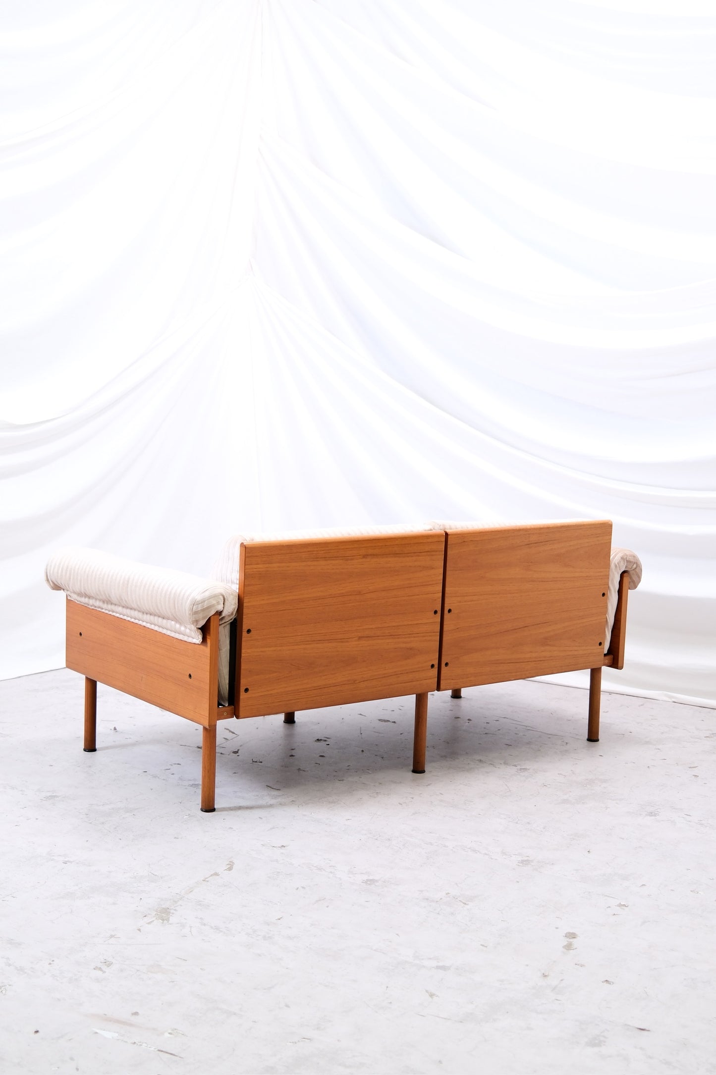 Yrjö Kukkapuro Ateljee 2-seater Sofa - Teak & Velvet