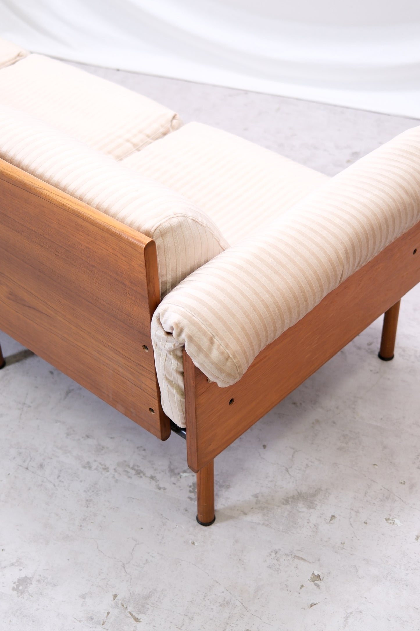 Yrjö Kukkapuro Ateljee 3-Seater Sofa - Teak & Velvet