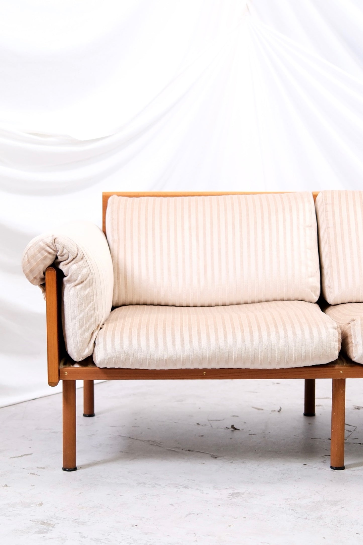 Yrjö Kukkapuro Ateljee 3-Seater Sofa - Teak & Velvet