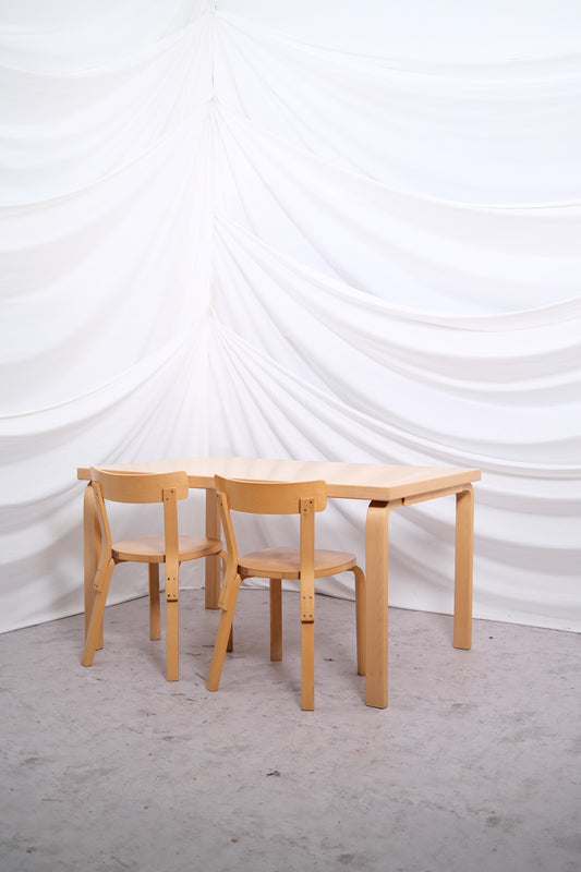 Alvar Aalto Artek 82B table solid birch