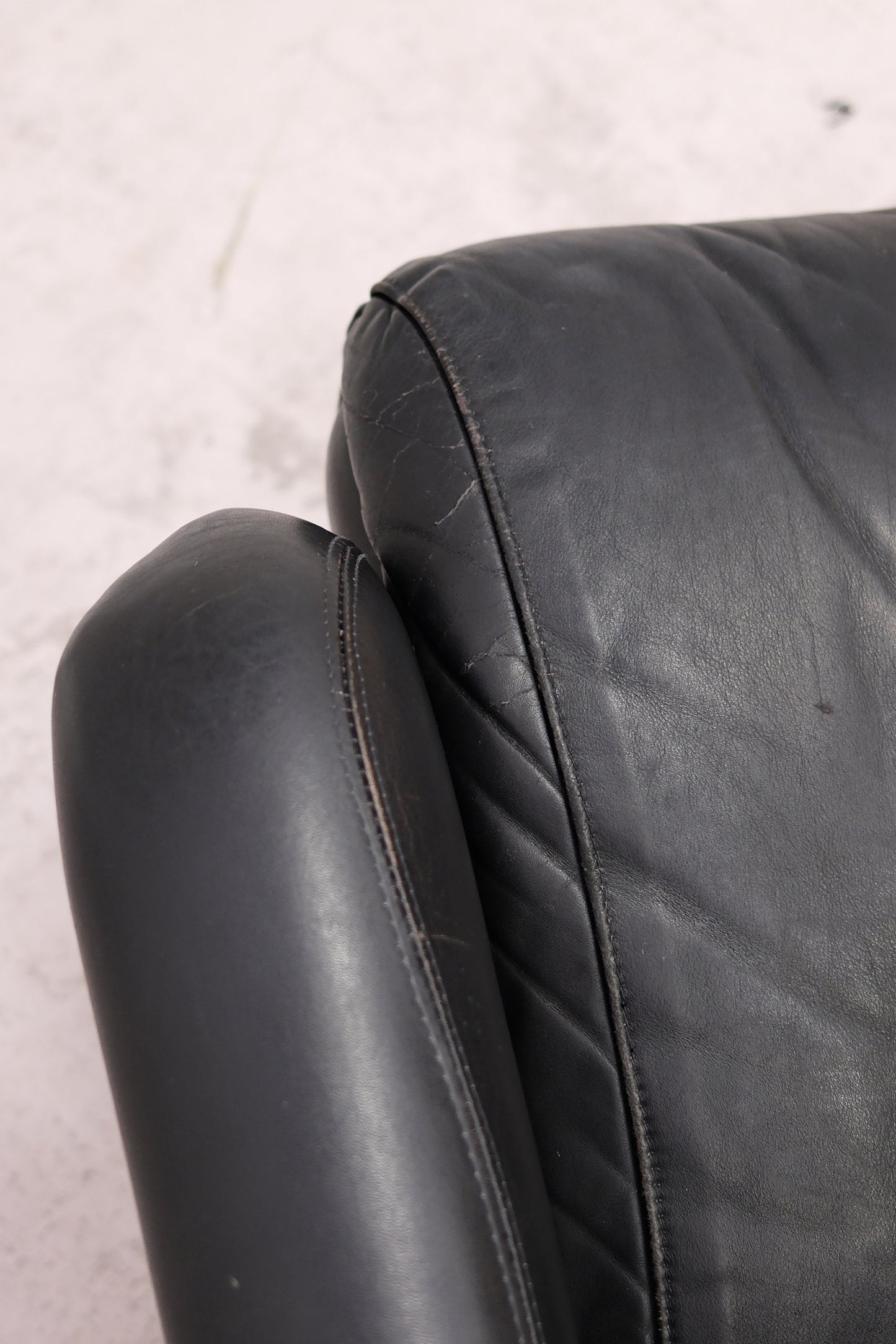 Yrjö Kukkapuro Saturnus Armchair Black leather