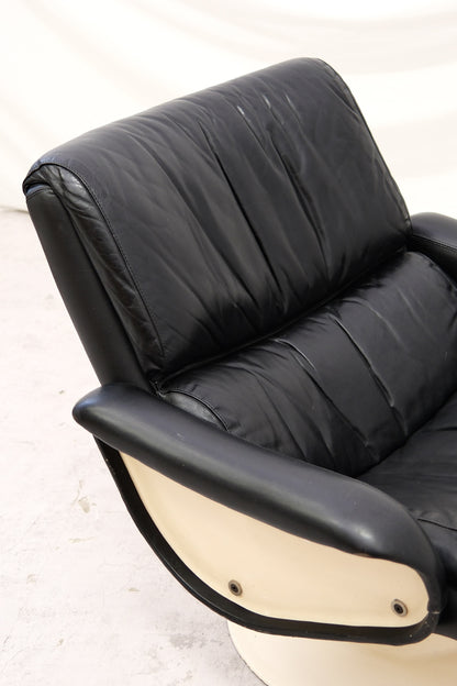 Yrjö Kukkapuro Saturnus Armchair Black leather