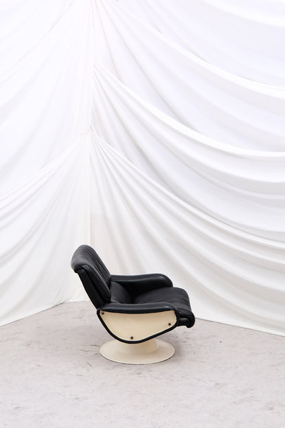 Yrjö Kukkapuro Saturnus Armchair Black leather