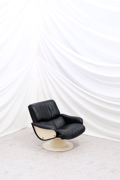Vintage Yrjö Kukkapuro Saturnus armchair in black leather