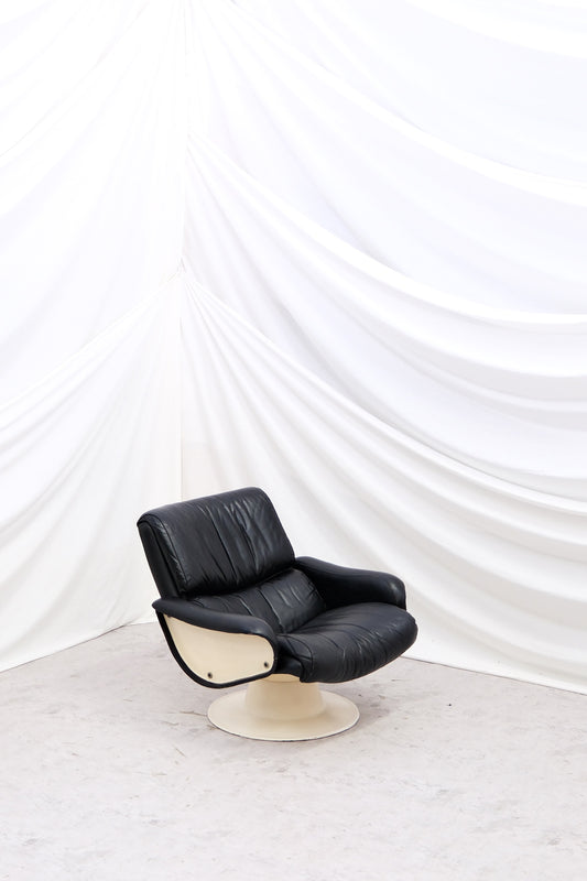Vintage Yrjö Kukkapuro Saturnus armchair in black leather