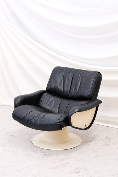 Yrjö Kukkapuro Saturnus Armchair Black leather