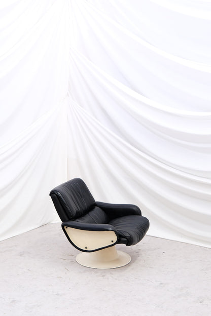 Yrjö Kukkapuro Saturnus Armchair Black leather