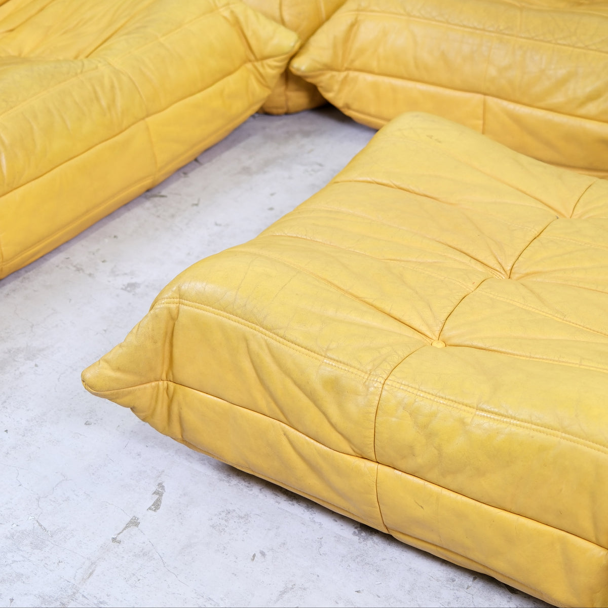 Ligne Roset Togo soffgrupp i gult läder