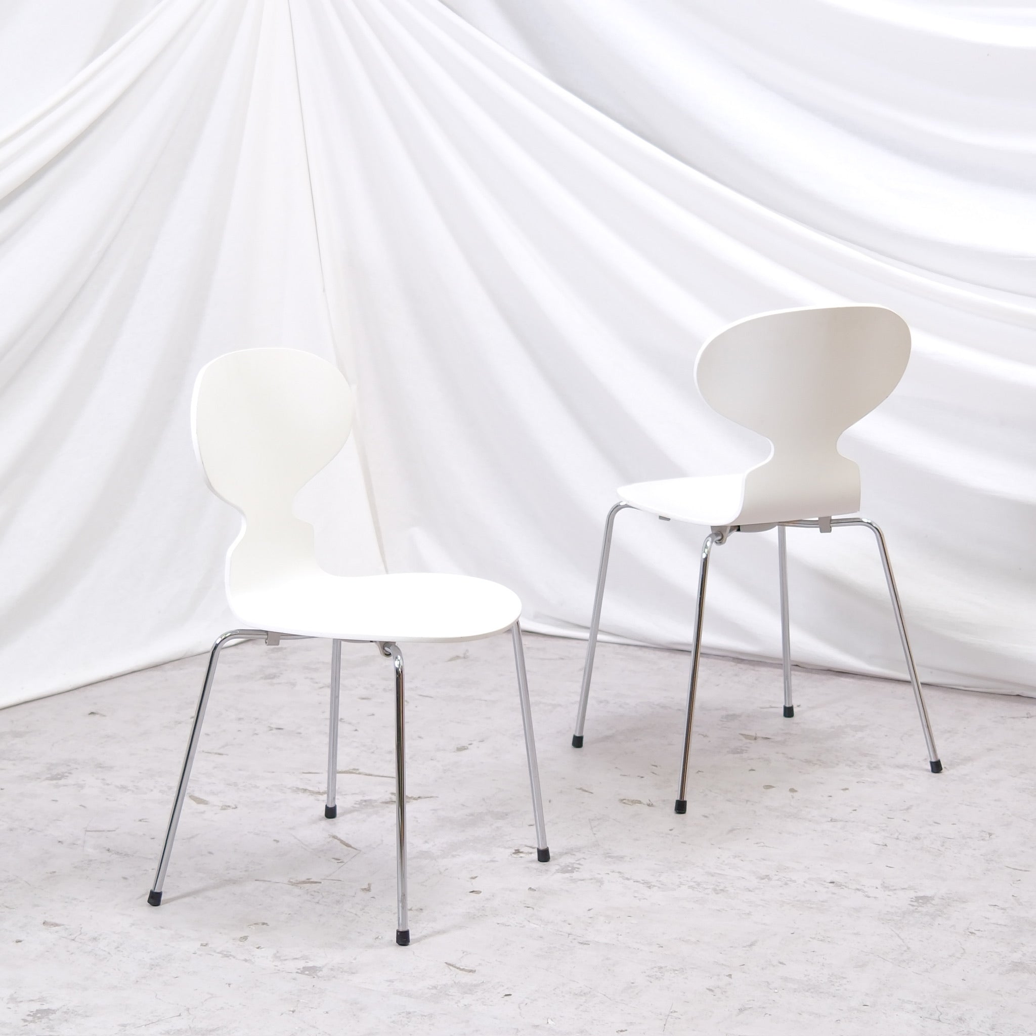 Vintage Arne Jacobsen Ant Chairs, Fritz Hansen – Pino Interiors