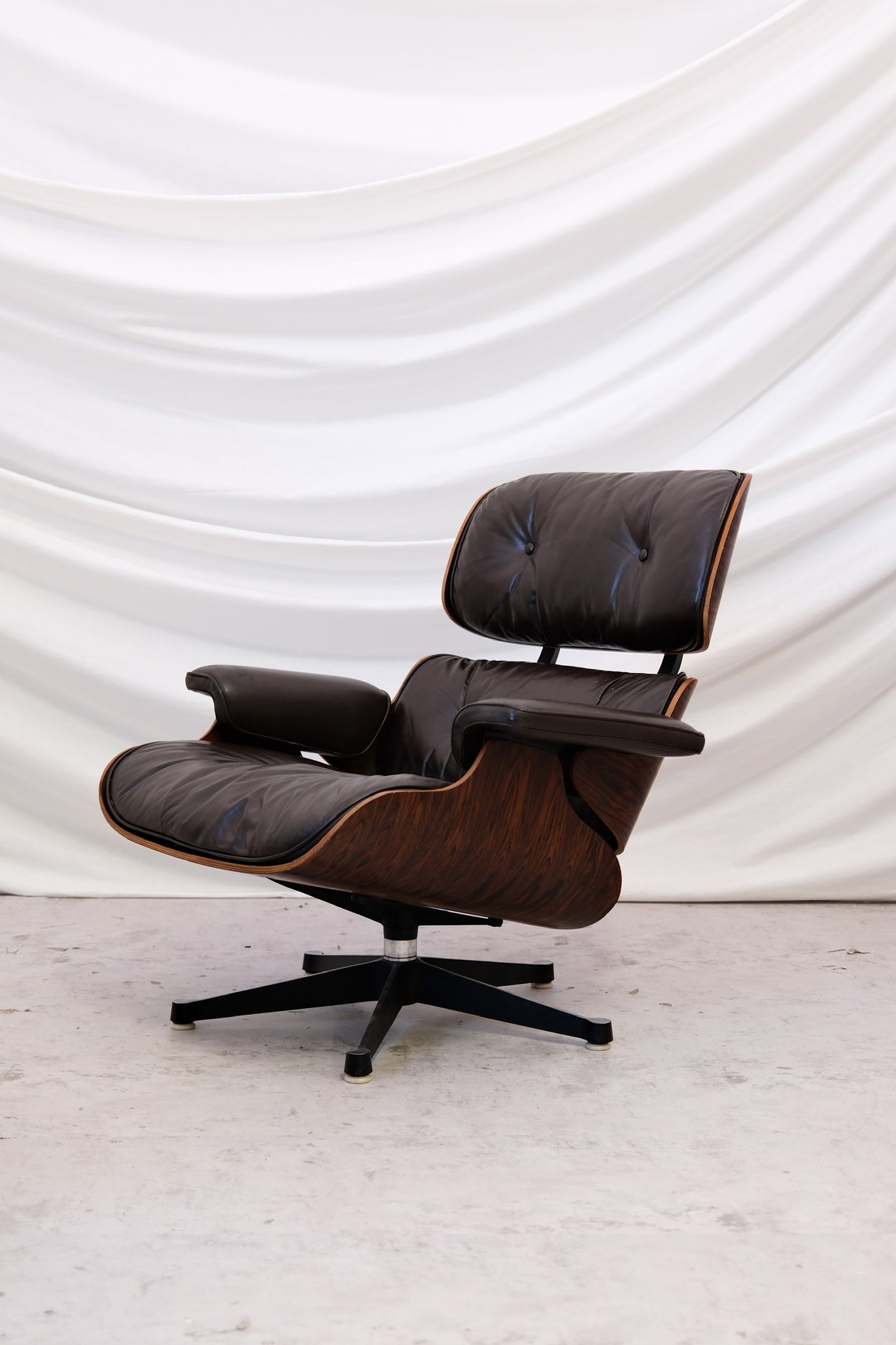 Vintage Charles & Ray Eames Lounge Chairs - Rosewood & Brown leather