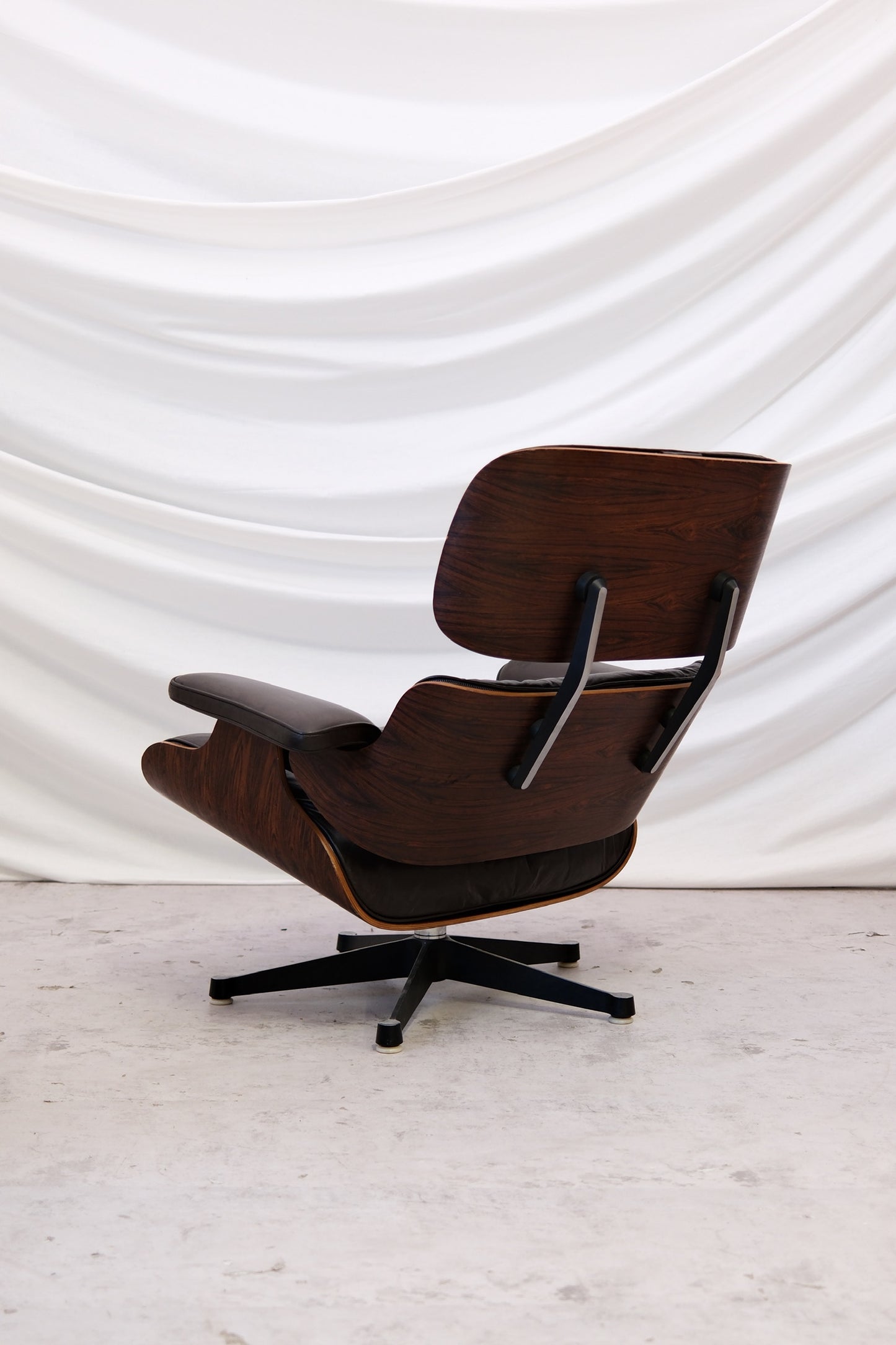 Vintage Charles & Ray Eames Lounge Chairs - Rosewood & Brown leather
