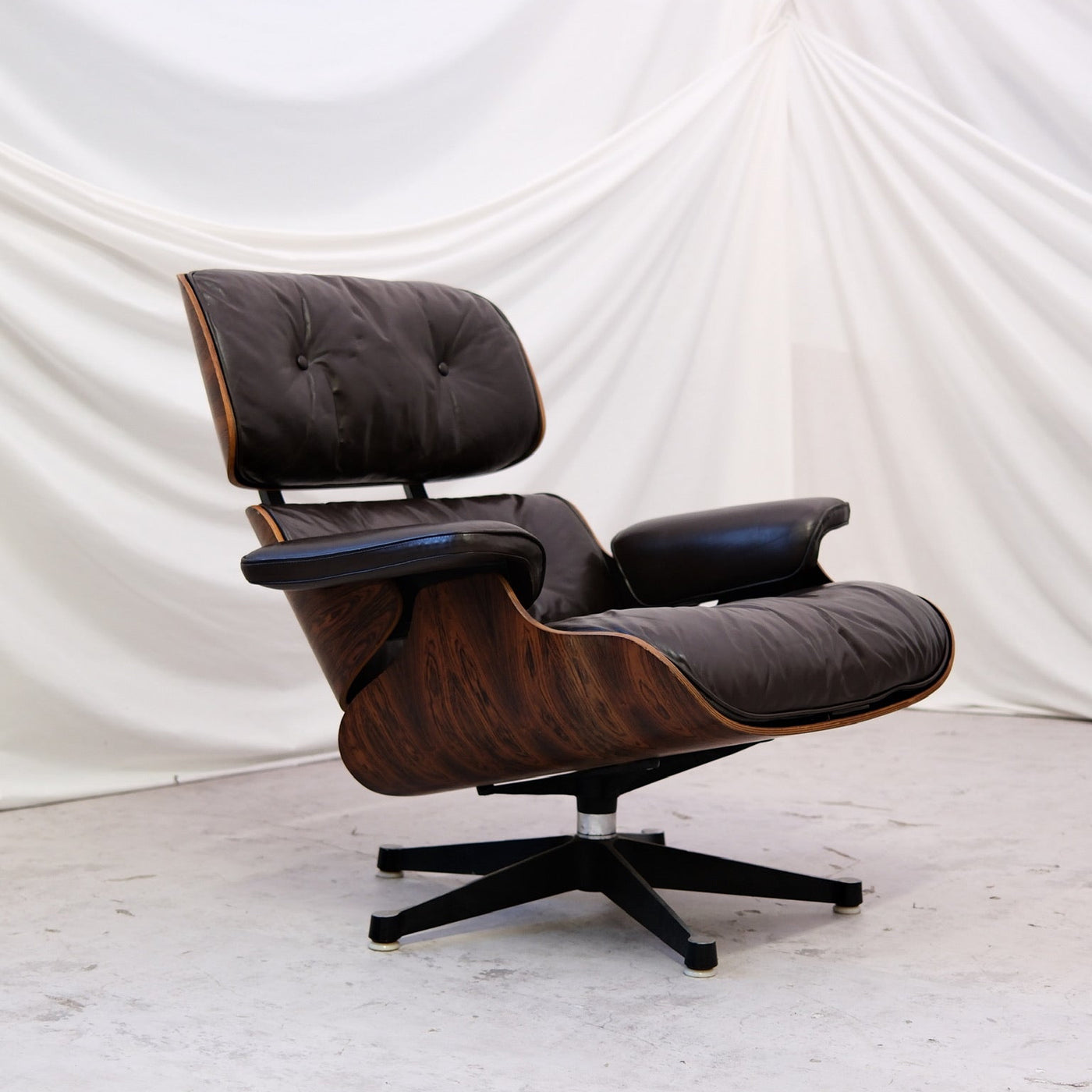 Vintage Charles & Ray Eames Lounge Chairs - Rosewood & Dark Brown leather