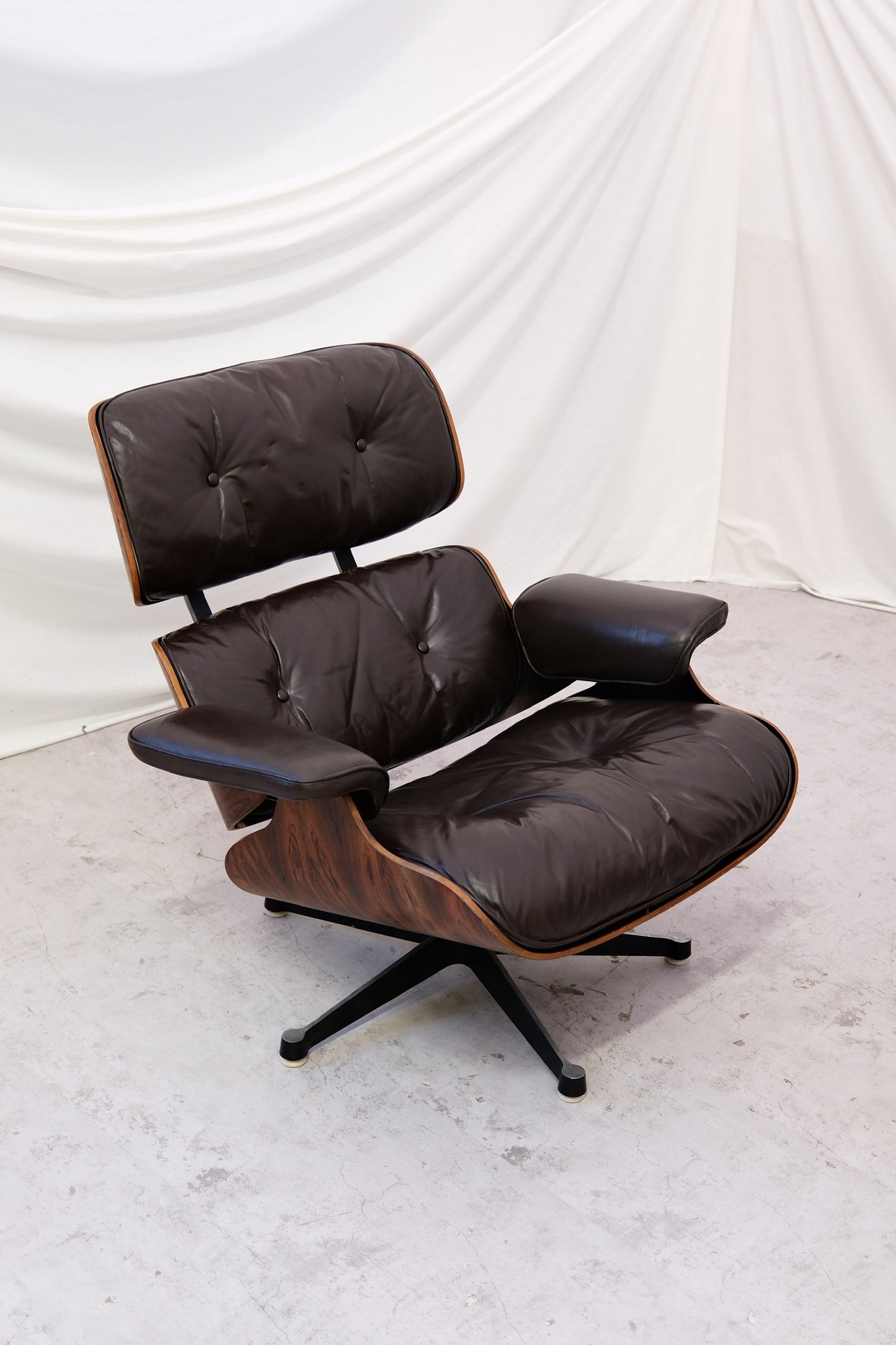 Vintage Charles & Ray Eames Lounge Chairs - Rosewood & Brown leather