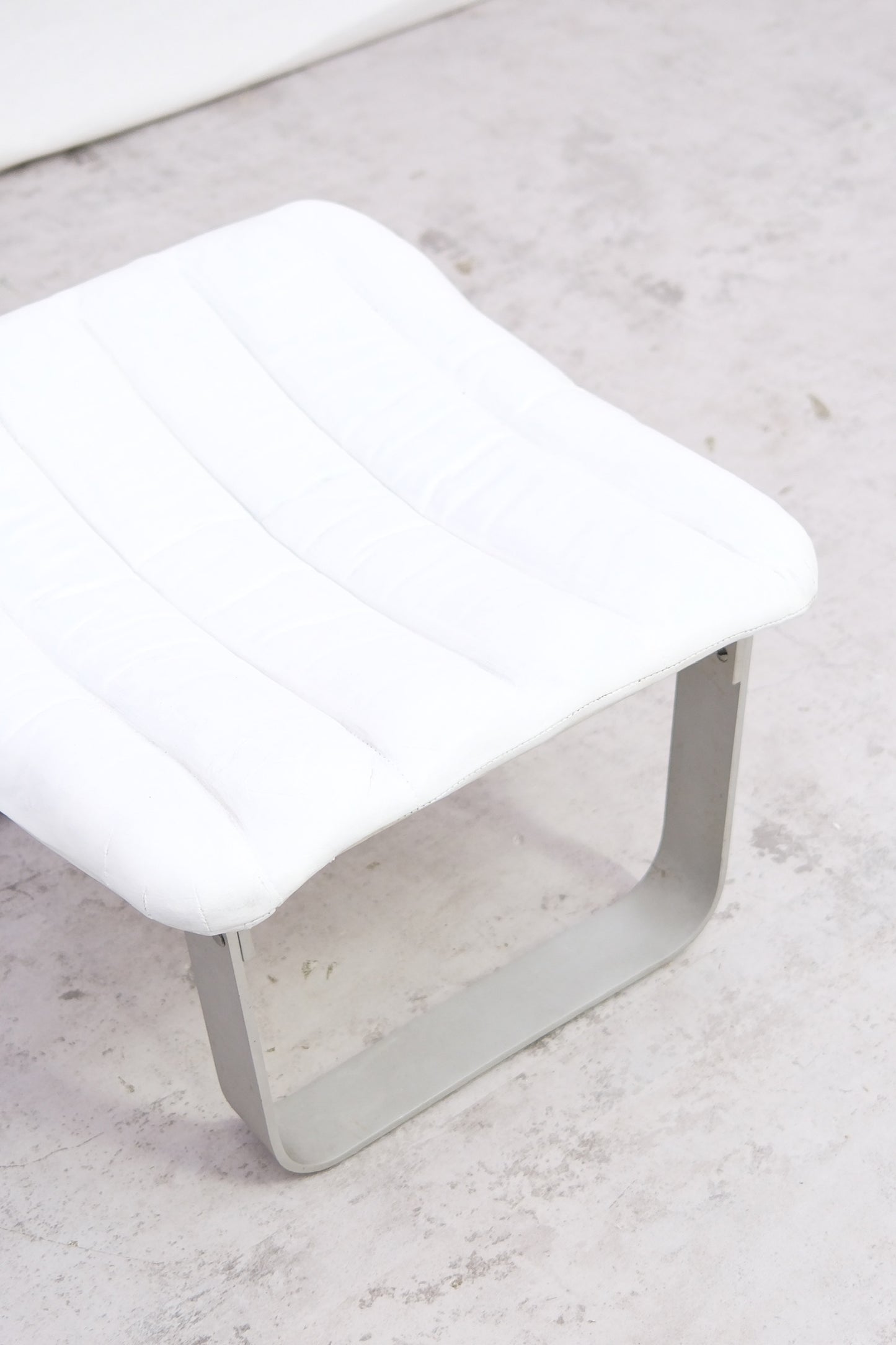 Ilmari Lappalainen Pulkka armchair with ottoman in White Leather - Asko 1970s