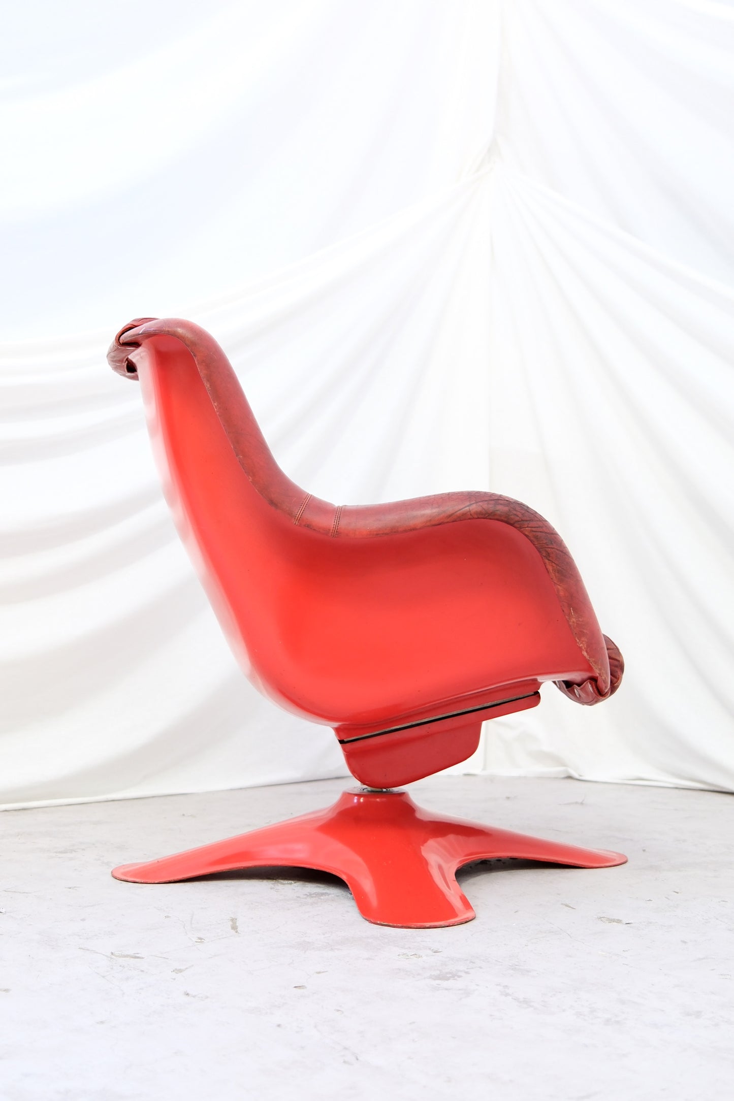 Yrjö Kukkapuro Karuselli armchair - Haimi 1960s - Red Leather