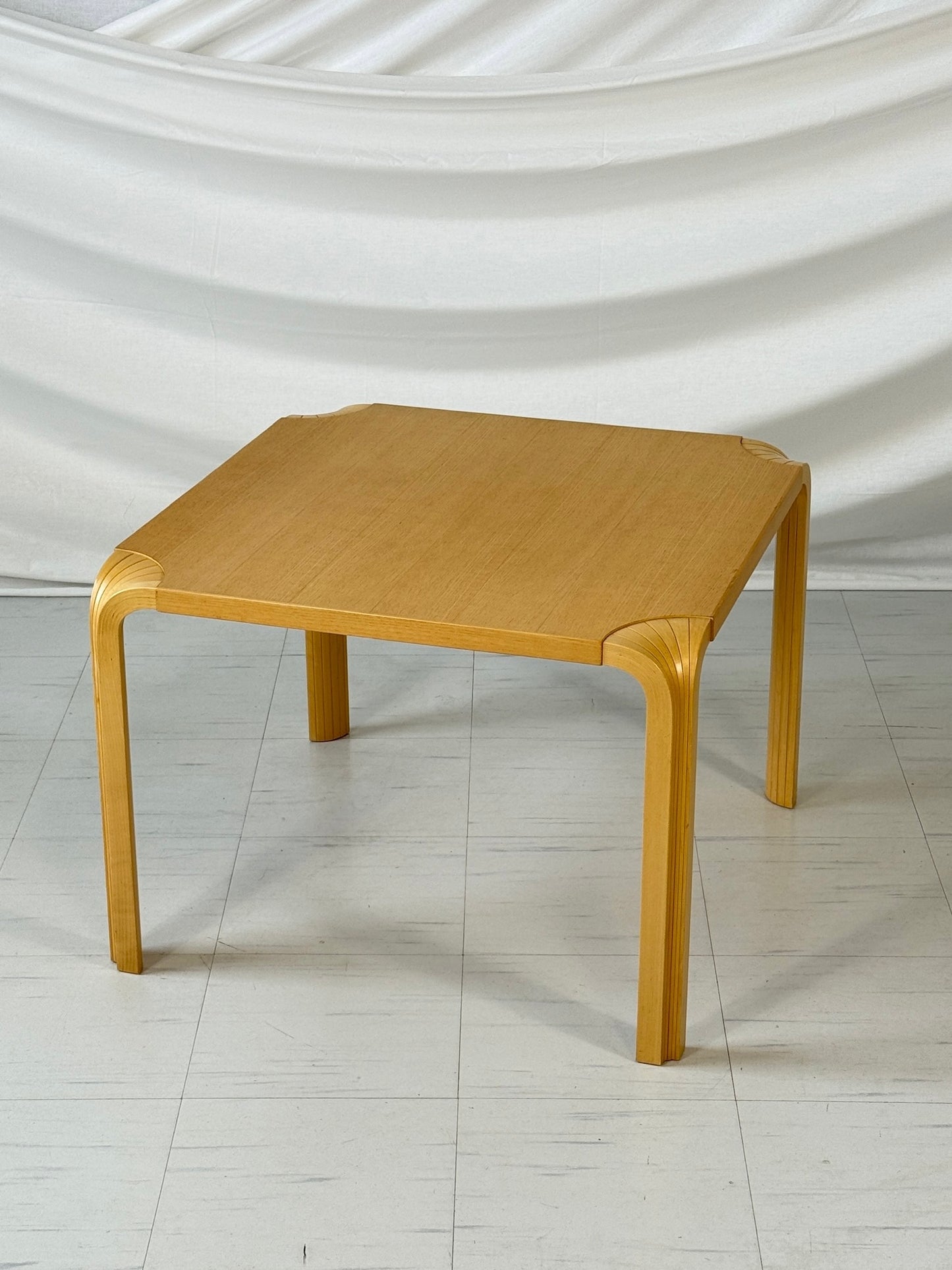 Artek 팬 테이블 x800b 및 x800c