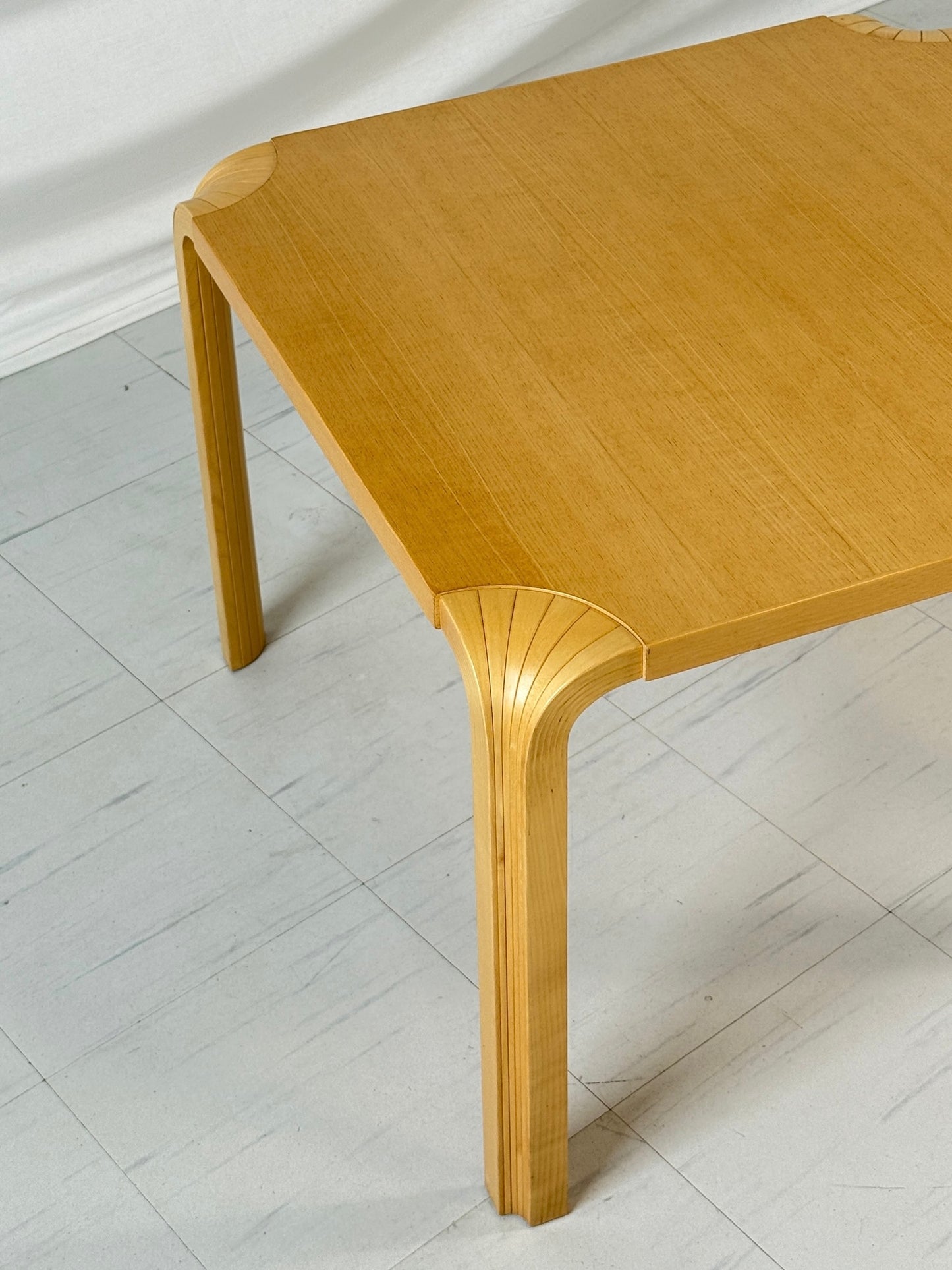 Artek 팬 테이블 x800b 및 x800c