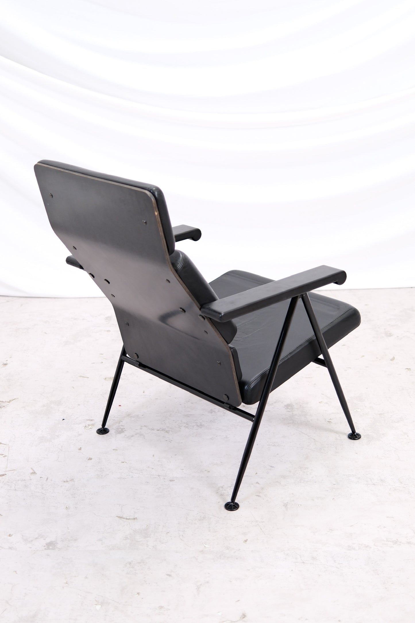 Yrjö Kukkapuro Funktus Armchairs - Black Leather - Avarte