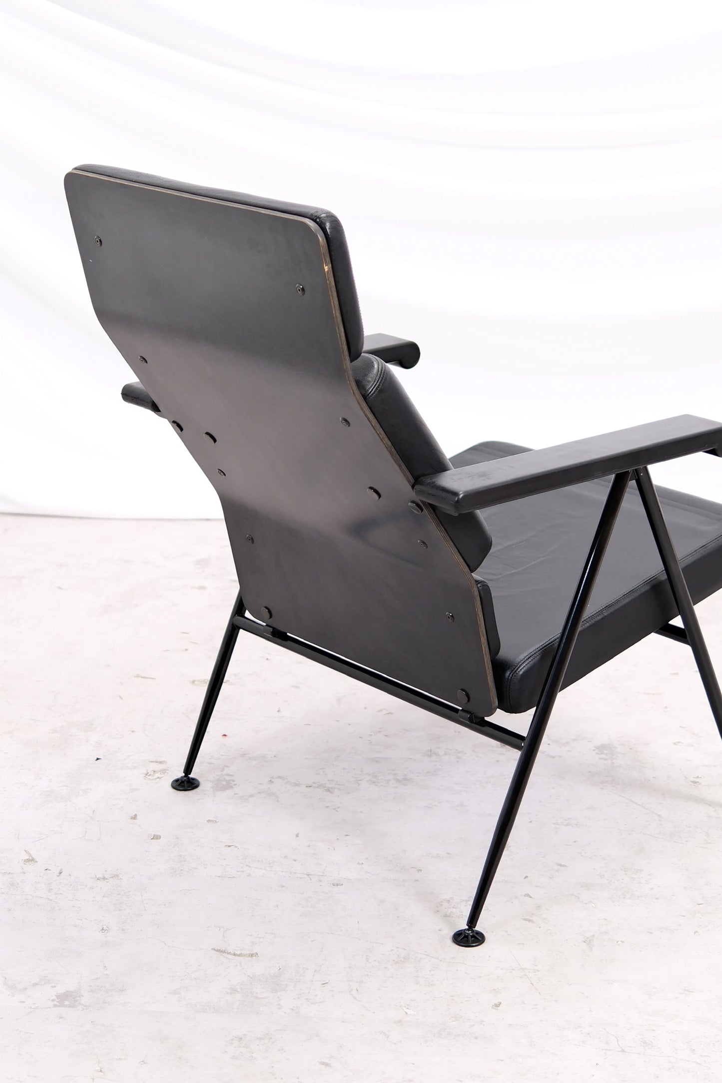 Yrjö Kukkapuro Funktus Armchairs - Black Leather - Avarte