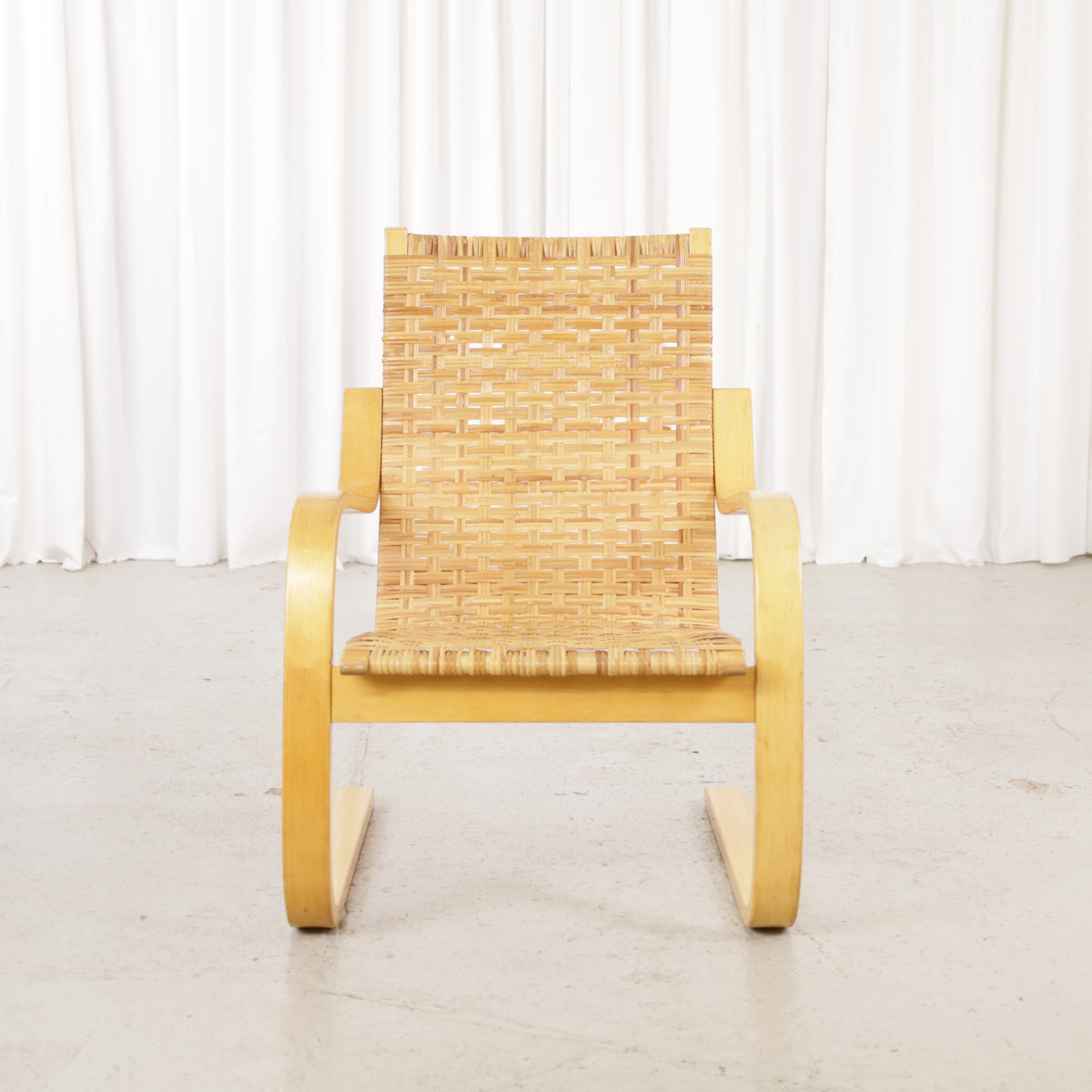Alvar Aalto 406 rattan lounge chair, birch frame and woven rattan detail
