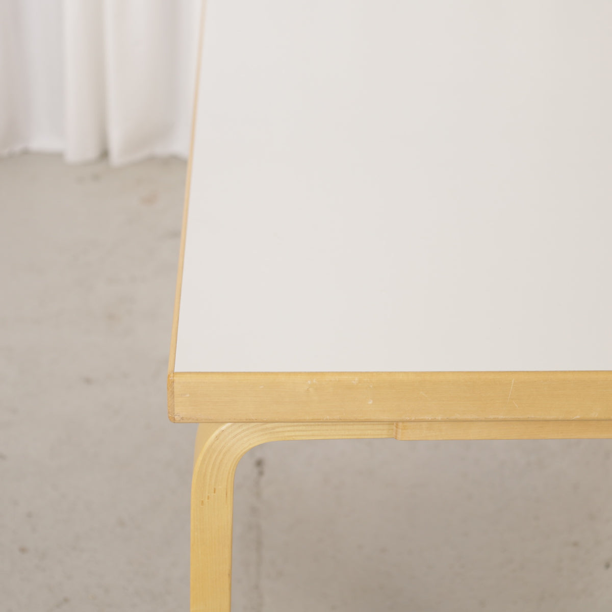 Alvar Aalto large drop-leaf table for Artek, white laminate top and birch frame