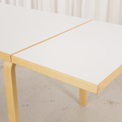 Artek drop-leaf table, white laminate surface and birch edge detail