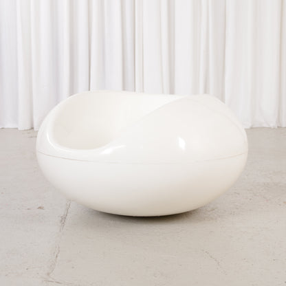 White Pastilli chair by Eero Aarnio, front three-quarter view
