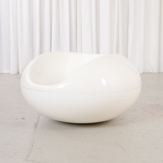 White Pastilli chair by Eero Aarnio, front three-quarter view